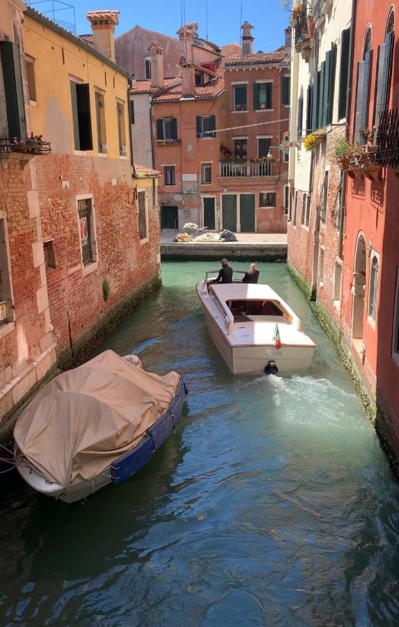 Casa Al Ponte Scudi - 4 Windows On The Canal البندقية المظهر الخارجي الصورة